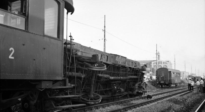 Vásárhely Anno: kisiklott a vonat a nagyállomáson