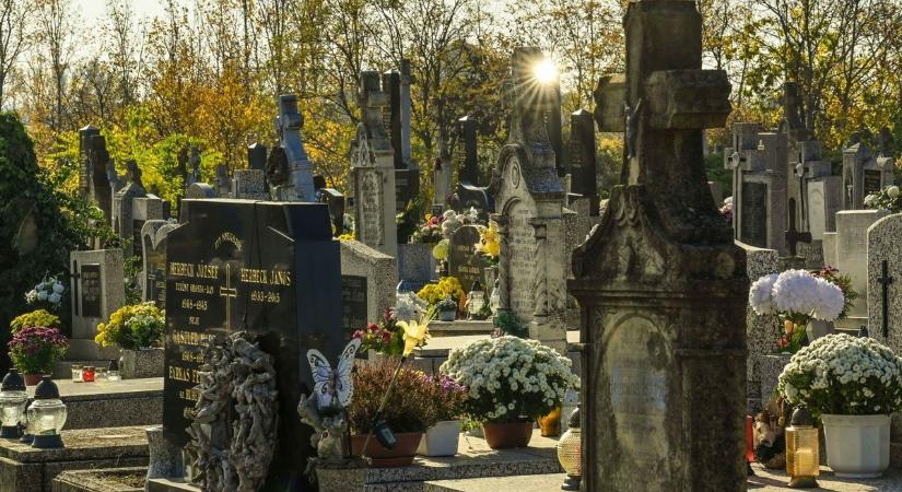 Sírfelirat helyett csak szórjanak a Dunába