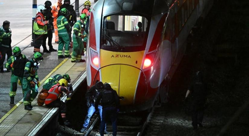 Késelés volt egy kelet-angliai vonaton, kilencen életveszélyes állapotban vannak