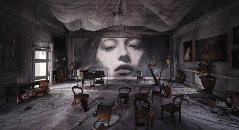 Néhány nővel lehet fokozni egy elhagyott ház kísérteties jellegét