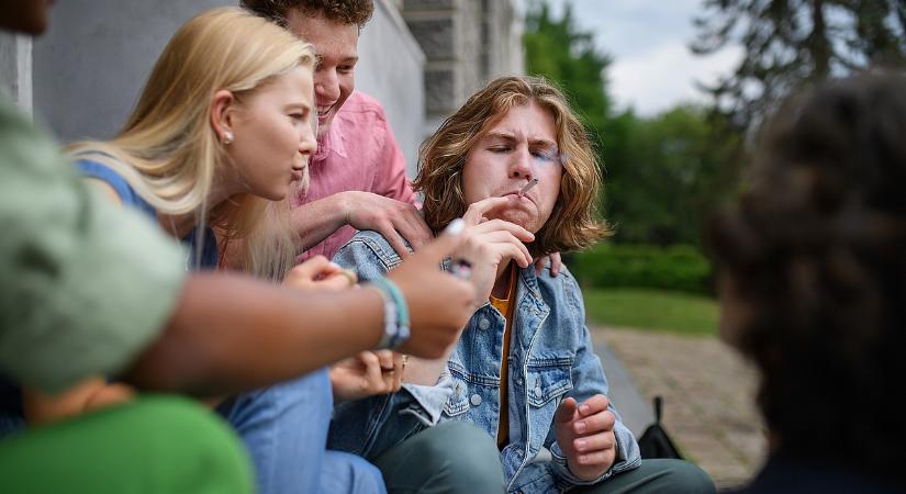 Soha többé nem gyújthatnak rá a 18 év alattiak, kijött a törvény