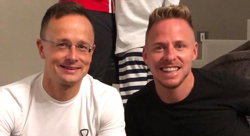 Szijjártó Péter a szokott módon reagált arra, hogy nem engedtek be magyar diákokat Szerbiába