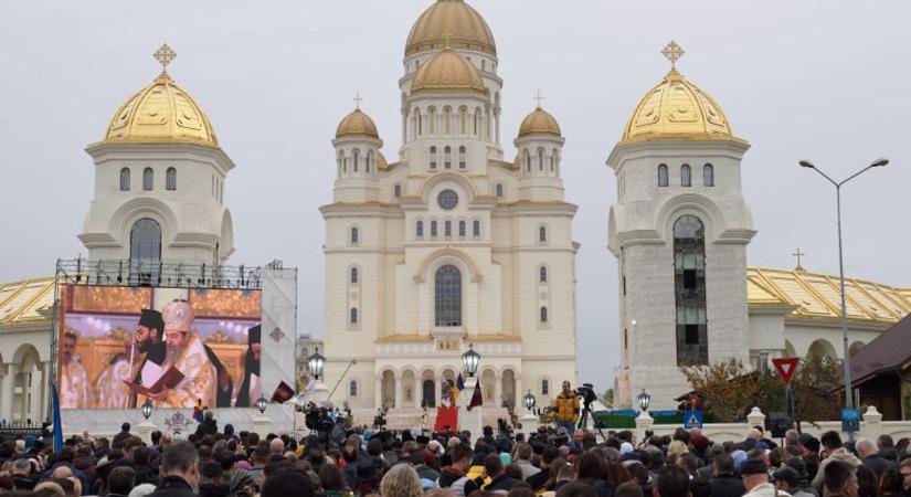 Ráférhet a megváltás a román nemzetre, hisz akkora katedrálist építettek