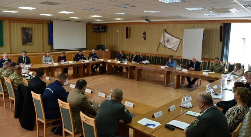 Sikeres hadgyakorlat: 500 katona és modern haditechnikai eszközök a sármelléki reptéren