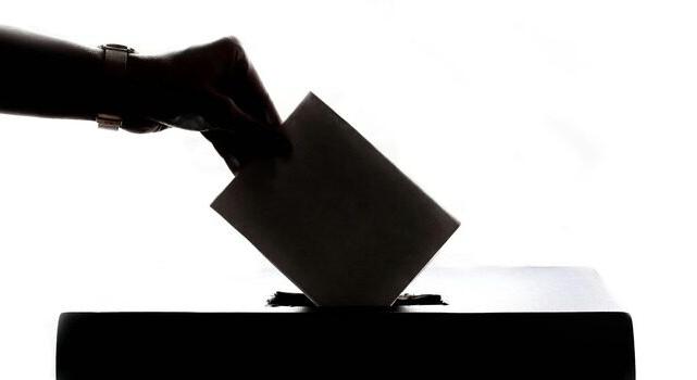 EURÓPA – Ír és holland választás a deepfake árnyékában