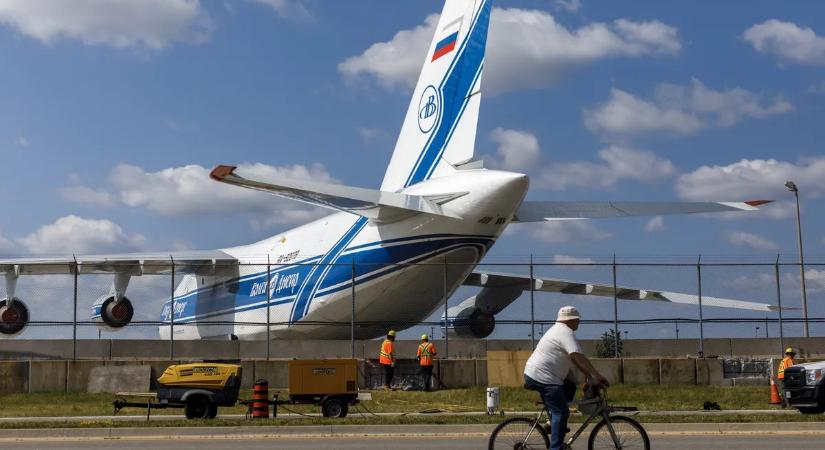 Kanada történelmi döntést hozott, Ukrajnának ajándékozná az országban ragadt orosz An-124-es repülőgépet