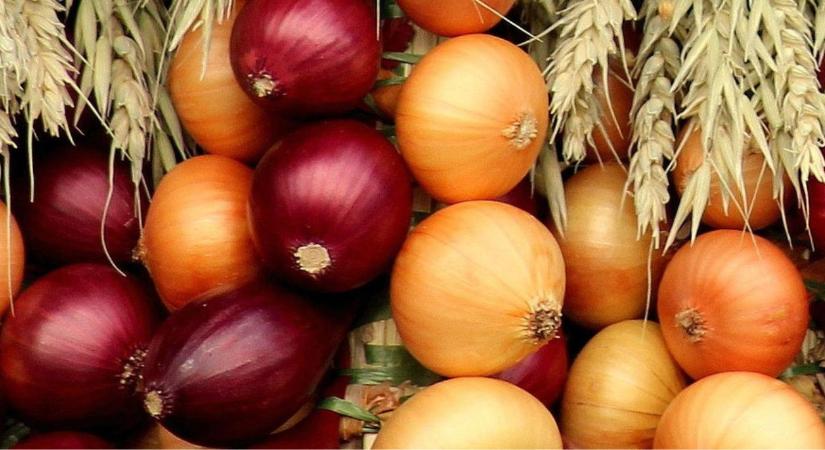 Ha így tárolod a hagymát, nem fog megromlani karácsonyig sem