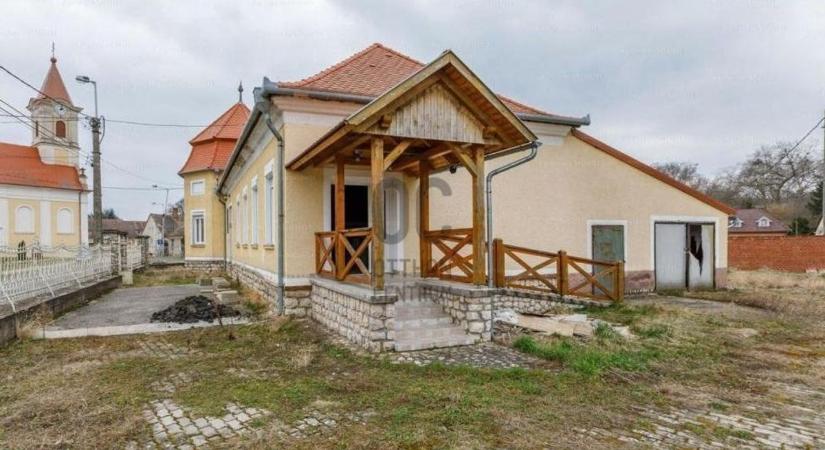 Ideköltöznél? Picivel 60 millió felett mesés házakat találunk ebben a zalai városban!