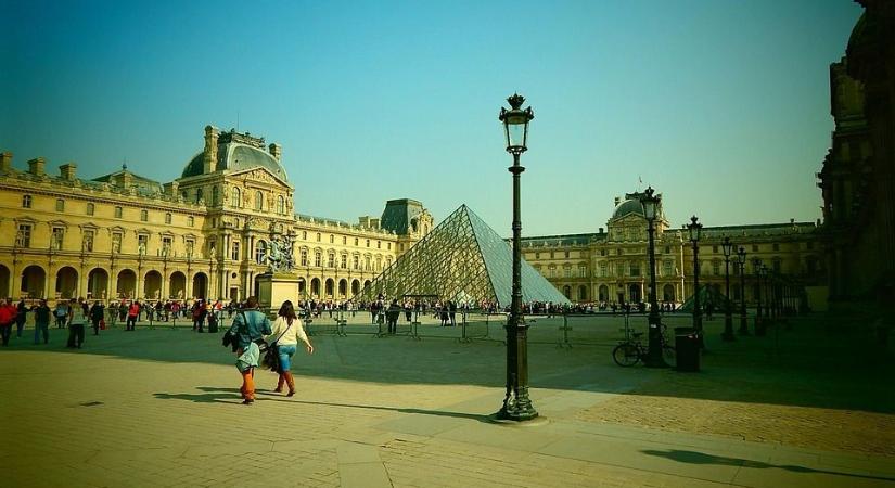 Itt vannak a Louvre műkincsrablás-vizsgálat első eredményei