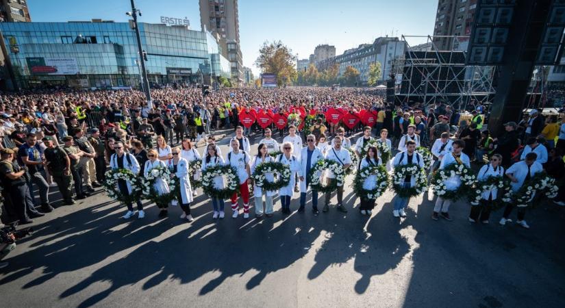 Gyalog, motorral, traktoron – az egész országból érkeztek megemlékezők Újvidékre