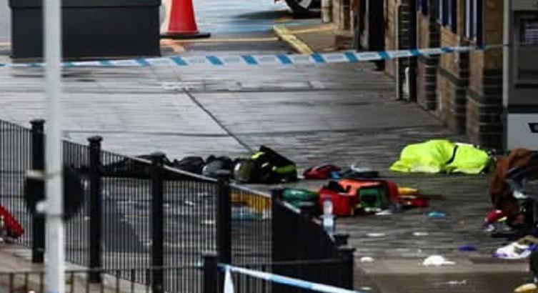 Késelés egy angliai vonaton: sokan életveszélyben