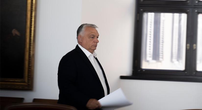 Orbán Viktor feladta: a miniszterelnök oldalán különös dolog jelent meg