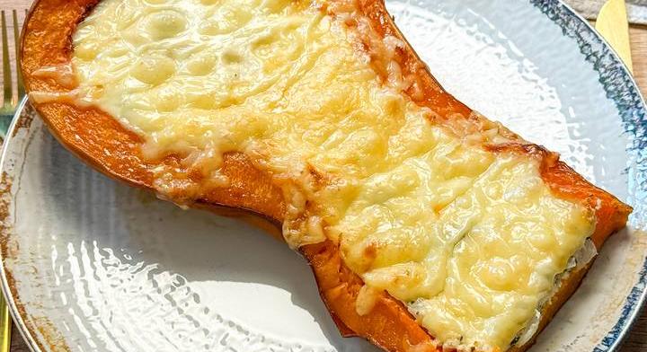 Mennyei töltött sütőtök: spenóttal és sajttal sül krémesre