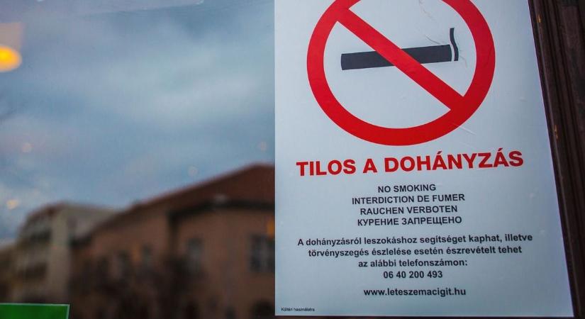 Egy szál cigaretta 30 ezerbe kerülhet – egy városban már közterületen is megtiltották a dohányzást