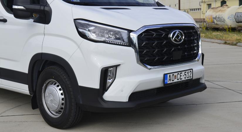 Befordultunk egy önkiszolgáló raktárba, utána jött a horror