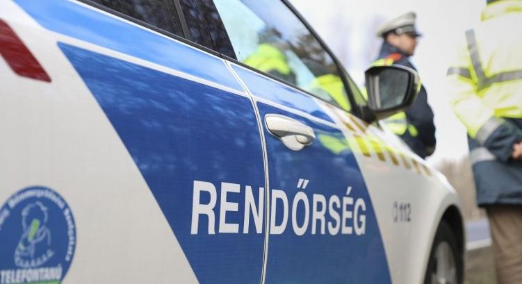 Két autó ütközött össze Győrnél a 83-ason