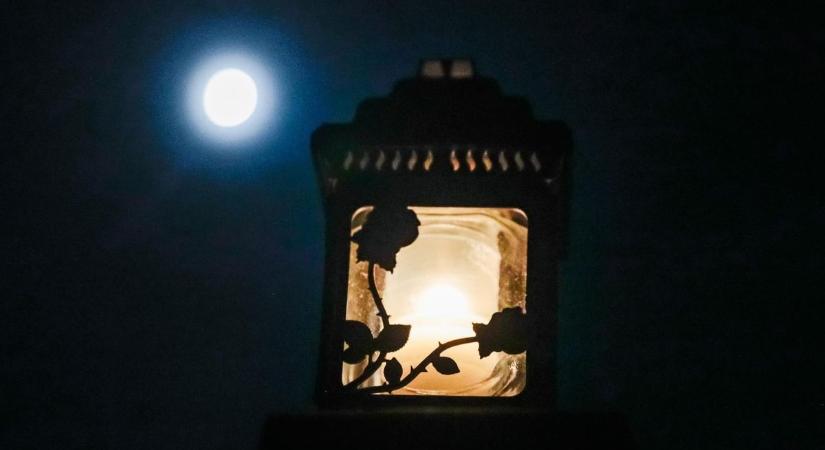 Mécsestenger a körmendi temetőben