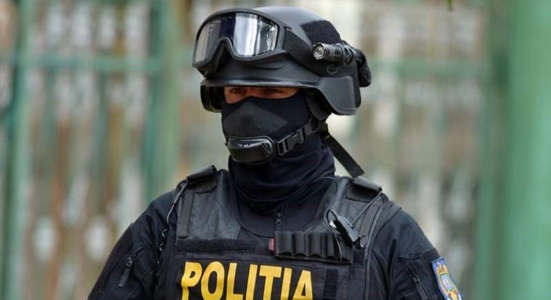 Több mint száz körözött személy akadt horogra