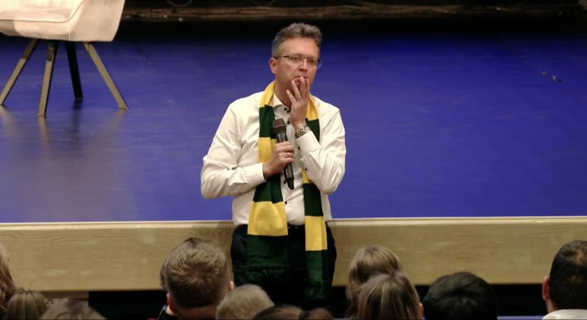 Hankó Balázs a Debreceni Egyetemen: „Hidd el, nem jó azt olvasni, hogy Hankó ’Bunkó’ Balázs jön ide fórumot tartani”