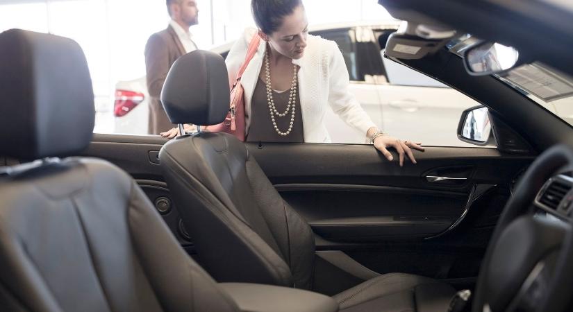 Ezt a használt autót veszik mint a cukrot Magyarországon, itt az 5 legkedveltebb márka is