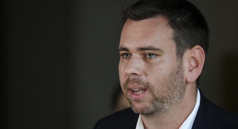 Vitézy Dávid szerint Lázár János hamis statisztikai adatokkal ver át mindenkit