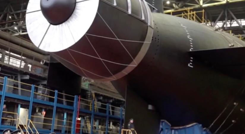 Átadták az orosz torpedódrónhoz tervezett atom-tengeralattjárót