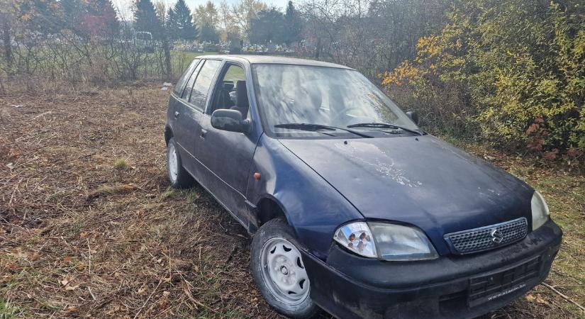 Fotókon, ahogy lezúzta a sírokat a menekülő autós az egerszalóki temetőben