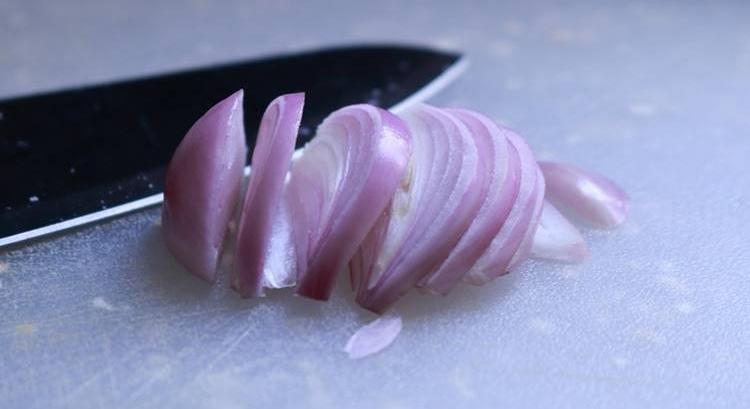 Tudósok megfejtették, miért sírunk hagymavágás közben