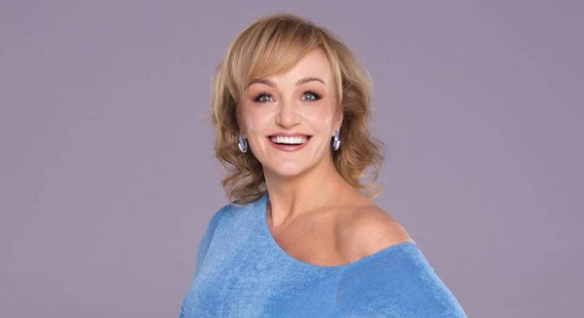 Szandi 18 éves unokahúga szőke hajával, kék szemével szép, mint egy Barbie baba: Zolna is énekel