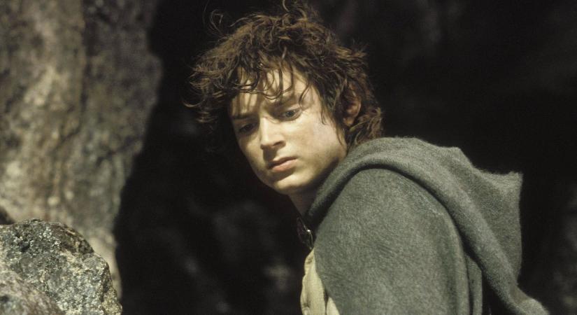 A hét videója! Elijah Wood megjelent egy Gyűrűk Ura-tematikájú esküvőn, óriási meglepetés okozott