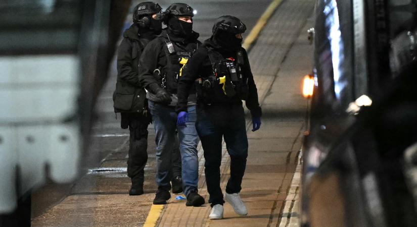 Két brit állampolgár késelt a vonaton Angliában, egyelőre semmi nem utal terrorcselekményre