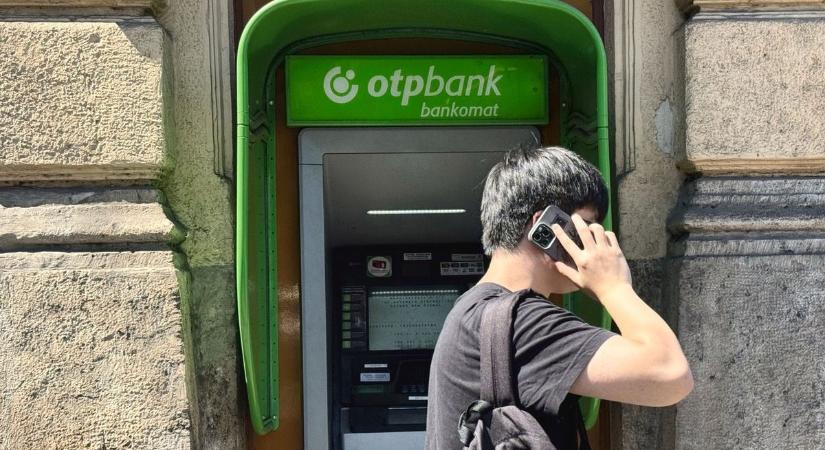 Változás jön a készpénzfelvételnél: kétszer akkora összeget vehetünk fel díjmentesen