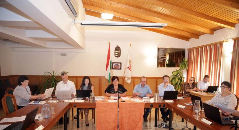 Elárulták, mi épül a bonyhádi utcákon – hamarosan mindenki látni fogja!