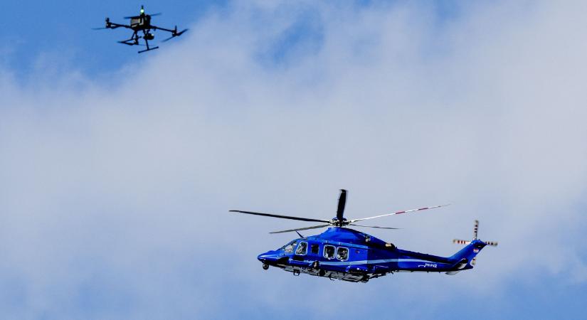 Belga védelmi miniszter: Helikopterrel üldözték az azonosítatlan drónt a belga katonai bázis fölött