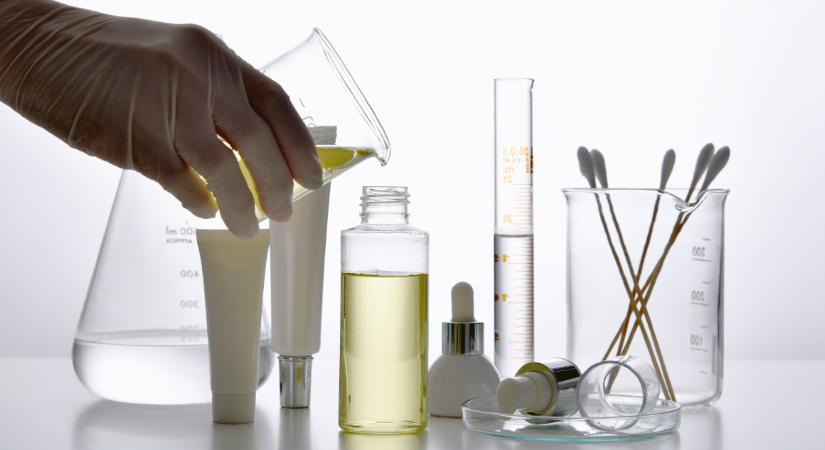 Megjelent a tiltólista: népszerű kozmetikumok, gyógyszerek is érintettek