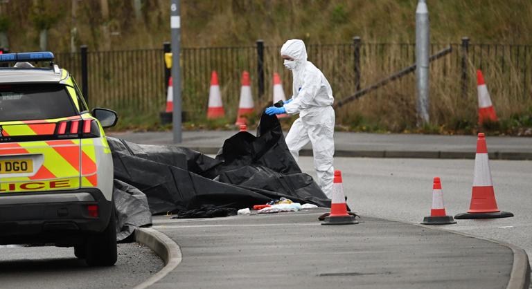 Két brit férfit tartóztattak le az Angliában történt vonatos késelés gyanúsítottjaiként