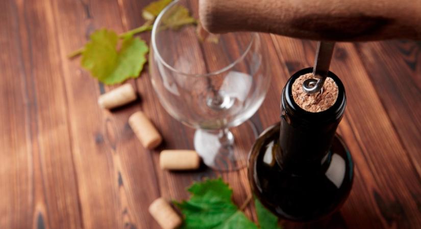 Zseniális trükk őszre: tegyél boros dugót az autóba