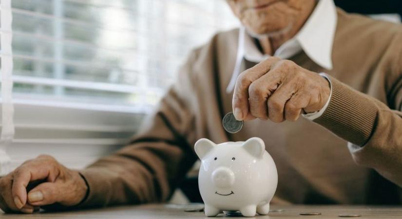 Nem volt még olyan elvetemült kormány, amely megadóztatta volna a nyugdíjakat (videó)