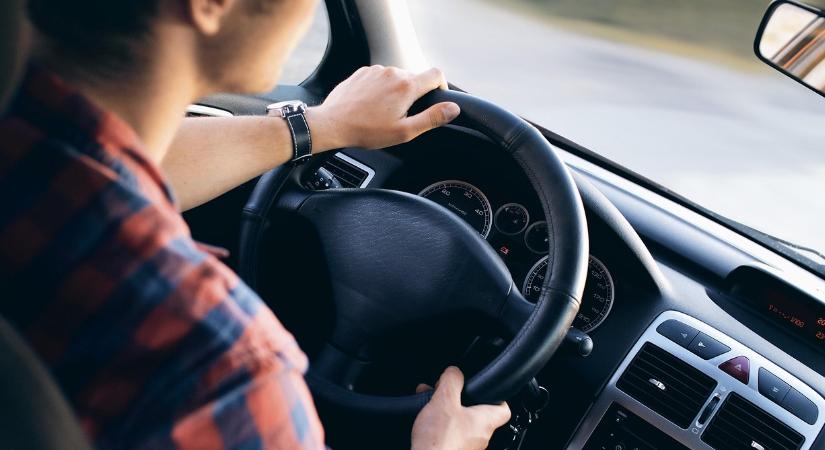 Ilyen autót vezet? Veszélyes alkatrész miatt hívták vissza a forgalomból