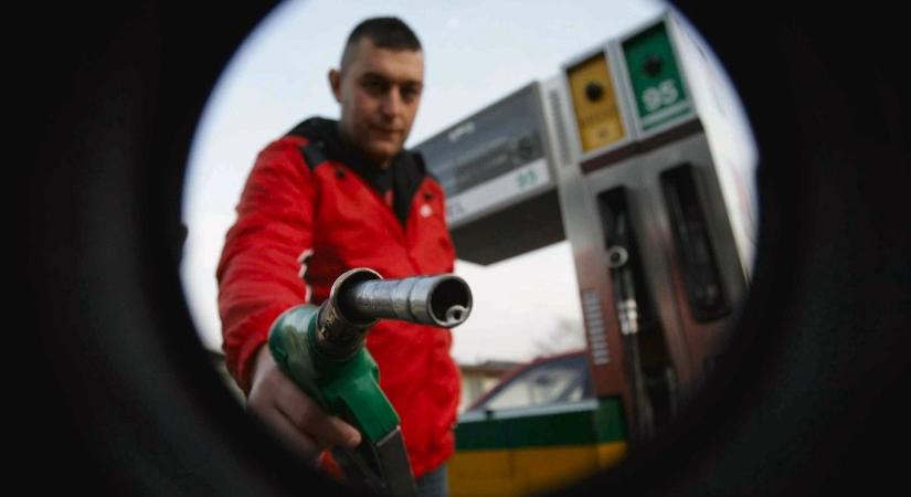 Mindenki meglepődött a benzinkutakon. Ez történt a benzin és a gázolaj árával