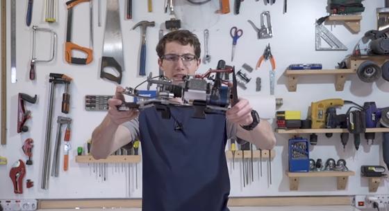 Egy youtuber megépítette Batman legendás fegyverét, a kézből kilőhető csáklyát