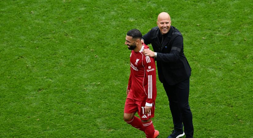 Steven Gerrard szerint az összes pletyka nonszensz Arne Slot kapcsán