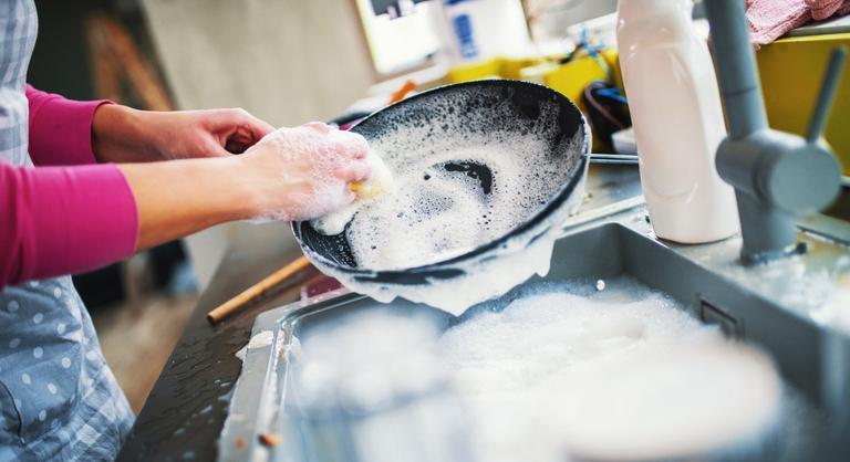 Sohasem volt ilyen szexista a jövő: az AI szerint olimpiai szám lesz a mosogatás a nőknek