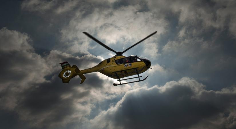 Útzár az 65-ösön, mentőhelikoptert is riasztottak