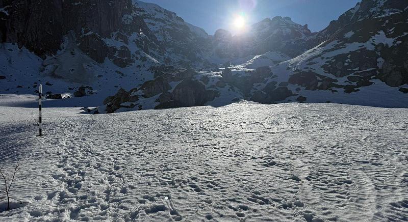 Figyelmeztetés: Bár az időjárás felmelegedett, a hegyek veszélyesek (VIDEÓ)