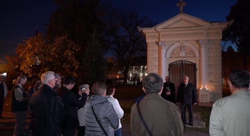 Idén is megemlékeztek azokról a nagyváradiakról, akiket az Olaszi temetőben helyeztek végső nyugalomra  videó