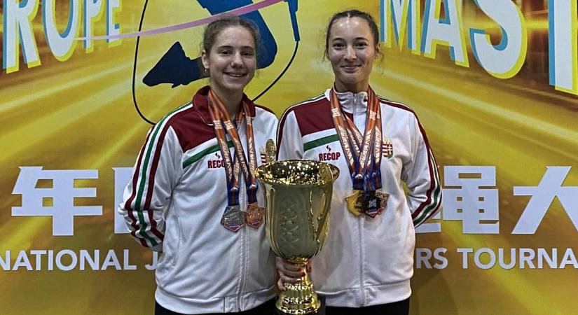 Sanghajban ugráltak a maklári lányok - nem is akárhogy!