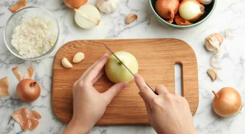 Így kell helyesen szeletelni és aprítani a hagymát: te is rosszul csináltad?