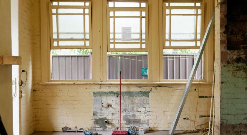 Így került elő a Svájcban eltűnt, 15 éves Debóra - hídnak csapódott a sofőr