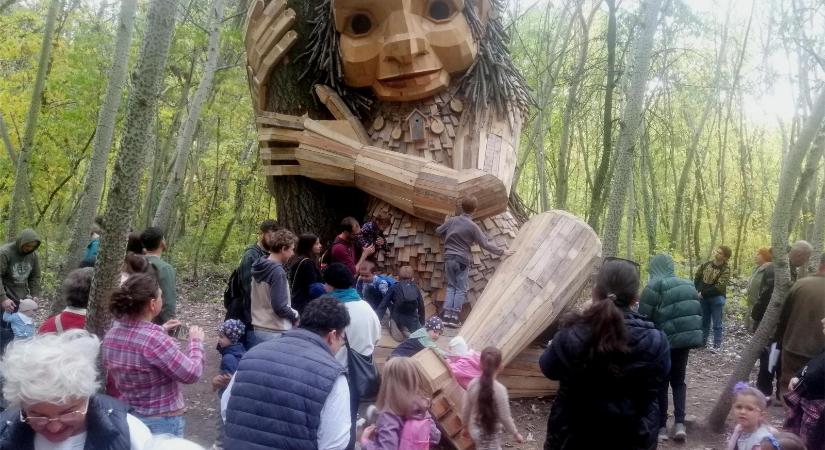 Olga nem eszi forrón a Kását – Tömegek zarándokolnak Hódmezővásárhelyen Délkelet-Európa első trollszobrához, de vannak még viták